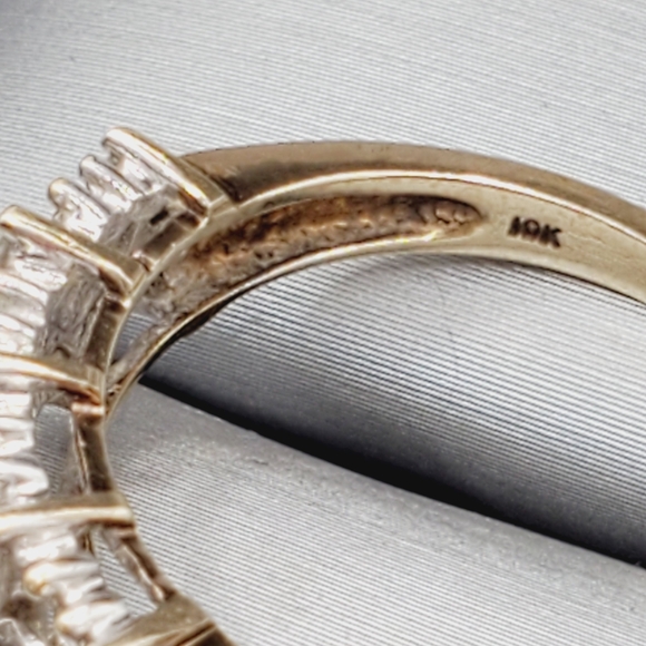 10k Solid Yellow Gold Genuine Round & Baguette Diamond Band Ring - Picture 6 of 8